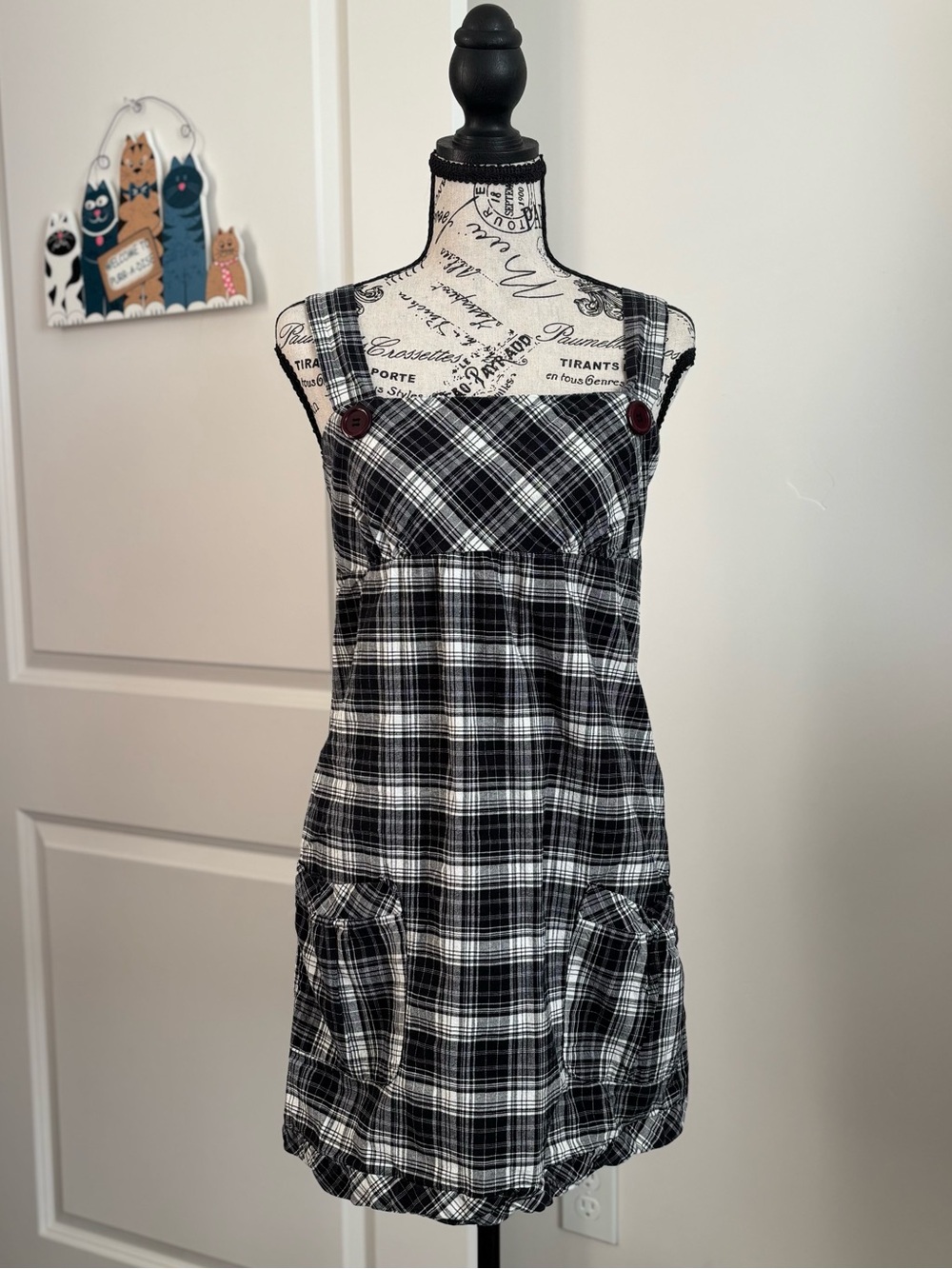 Early 2000’s Y2K XOXO plaid pinafore dress 🖤